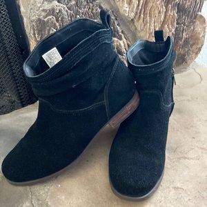 Worn only a couple times !! Real leather